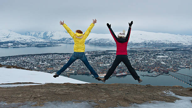 alegría - tromso fjord winter mountain fotografías e imágenes de stock