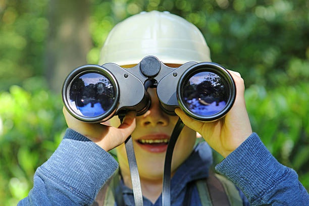 istock Child with Binoculars and Safari Hat Close-up 490546604
