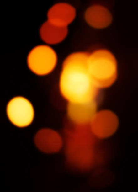 sfocatura luce notturna riflesso con bokeh di magia. astratto di natale - blurred motion circle reflection illuminated foto e immagini stock