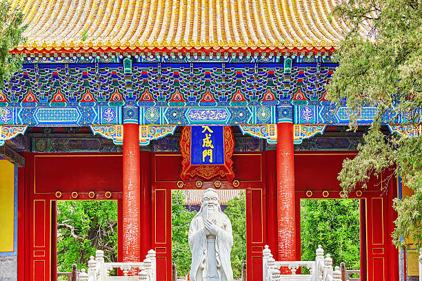 статуя конфуция, великая китайская философ - confucian стоковые фото и изображения