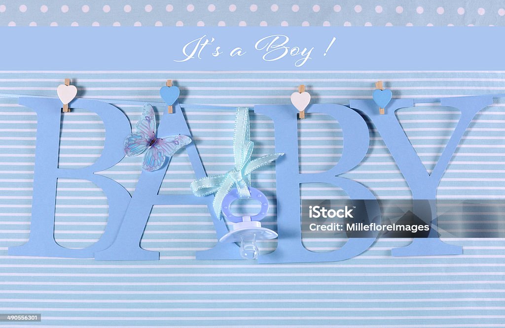 Blu Baby bunting da lettere di pioli su una retta - Foto stock royalty-free di It's A Boy - Frase inglese