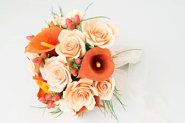 arancio bouquet colorato di calla le calle - lily calla lily flower single flower foto e immagini stock