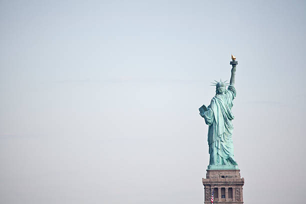 statue de la liberté - statue liberty statue of liberty ellis island photos et images de collection