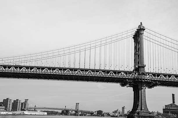 istock Manhattan bridge in Black and White 490560199