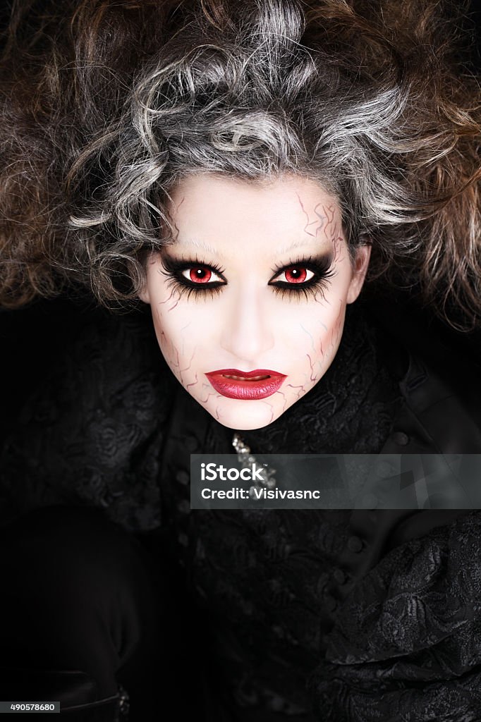 Foto de Vampiro Mulher Retrato Maquiagem De Halloween e mais fotos de stock  de 2015 - 2015, Aberto, Adulto - iStock