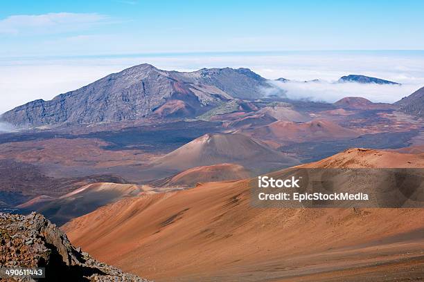 Vulcão Cratera De Haleakala - Fotografias de stock e mais imagens de Adulação - Adulação, Ao Ar Livre, Avião