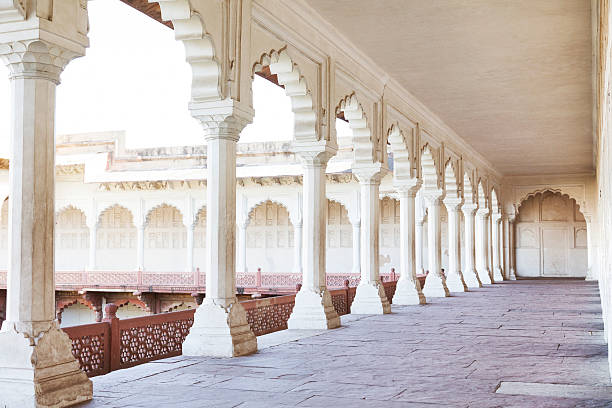 corredor interior en agra fort en agra, india. - agra fort fotografías e imágenes de stock