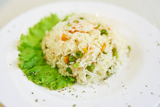 risoto com legumes primavera - risotto asparagus green pea spring - fotografias e filmes do acervo