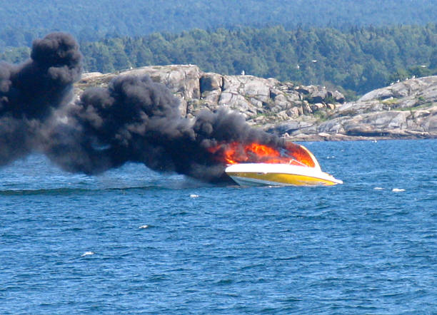 Yacht explodiert in Flammen durch gas undicht – Foto