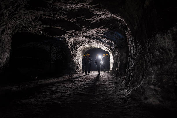 gruppe von männern in einer mine - tunnel stock-fotos und bilder