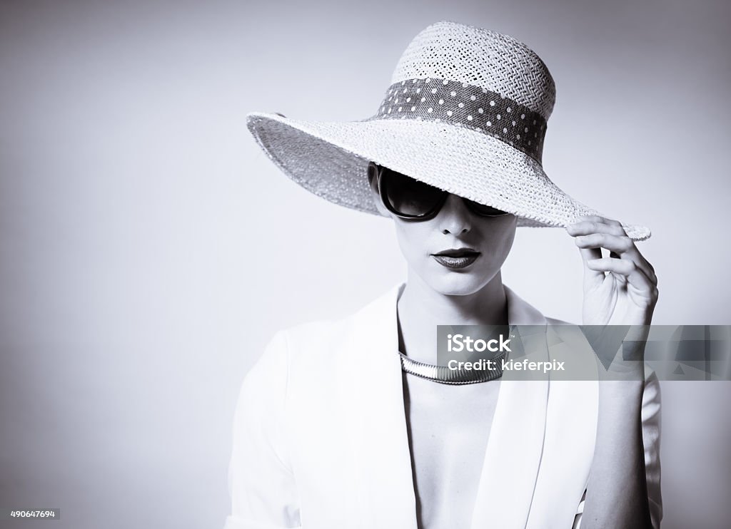 Mujer en el sombrero - Foto de stock de Alta costura libre de derechos