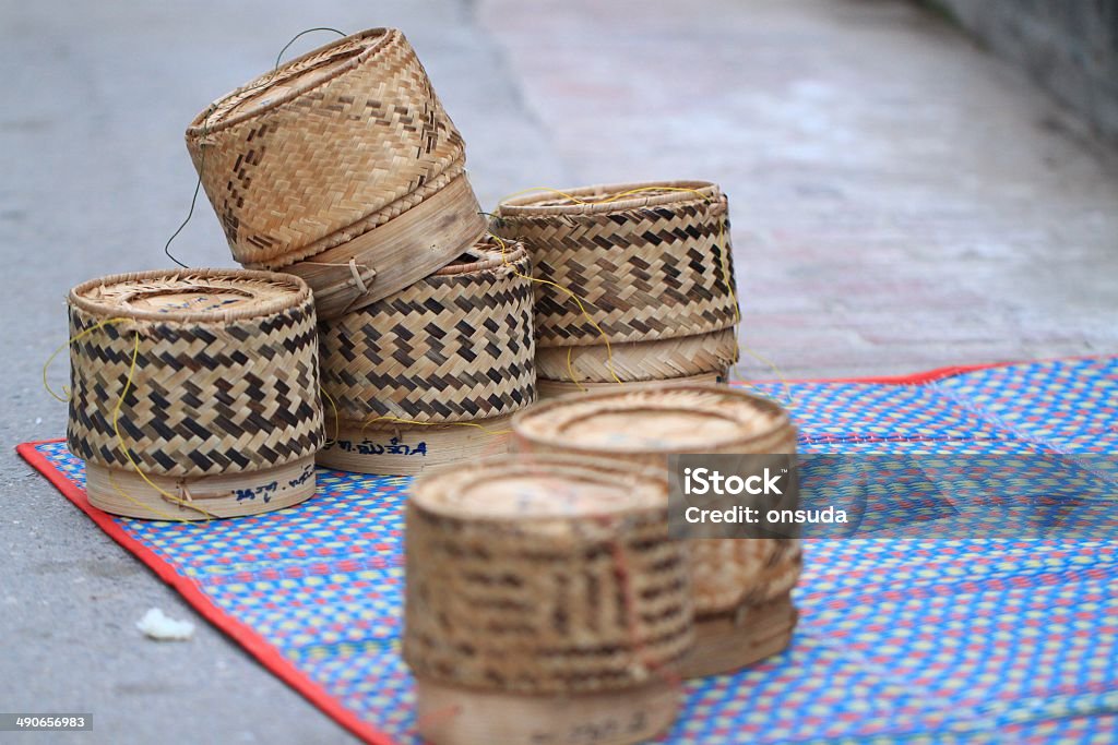 Sticky cesta de arroz - Foto de stock de Adulación libre de derechos