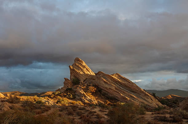 rochedos de vasquez parque natural area - vasquez rocks imagens e fotografias de stock