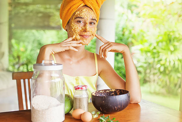 caucasian girl with natural mask her face - zelfgemaakt stockfoto's en -beelden