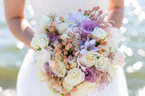 bridal bouquet - wedding stockfoto's en -beelden