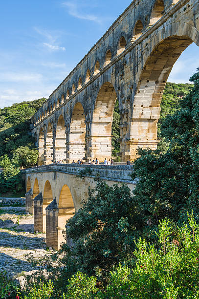 le pont du gard, ancien pont romain en-provence, france - aqueduct roman ancient rome pont du gard photos et images de collection