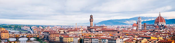 florença, domo de santa maria del fiore - italy bell tower built structure building exterior - fotografias e filmes do acervo