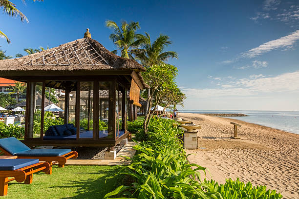 luxuoso bangaló na praia de bali - sanur imagens e fotografias de stock