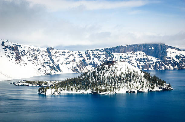 istock Crater Lake National Park 490696434