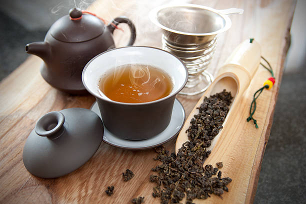 tazza di tè oolong e accessori - drink brown herb heat foto e immagini stock
