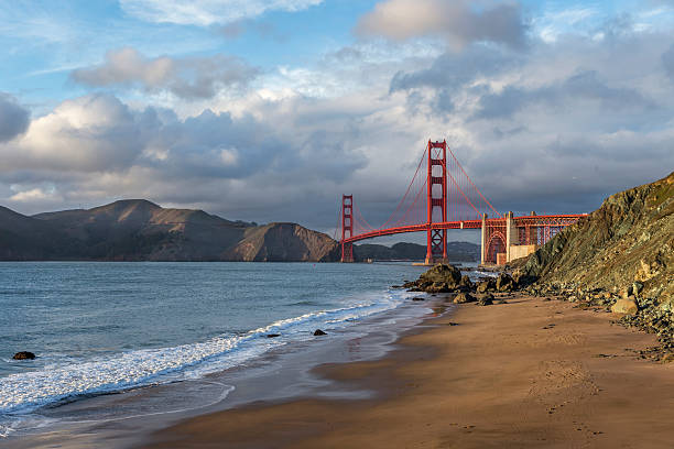 ゴールデンゲートブリッジ - san francisco county suspension bridge cityscape marin tower ストックフォトと画像