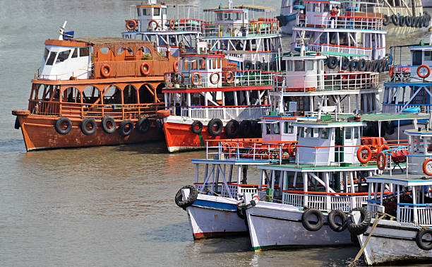 istock Waiting for tourists, Mumbai 490736925