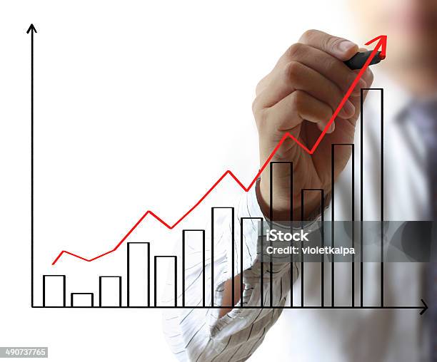 Business Mann Hand Zeichnen Diagramm Stockfoto und mehr Bilder von Aktienschein - Aktienschein, Aufführung, Berufliche Beschäftigung
