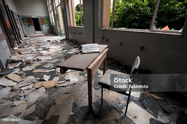 Abandonado Hospital Psiquiátrico - Fotografias de stock e mais imagens de Abandonado - Abandonado, Ala hospitalar, Cadeira