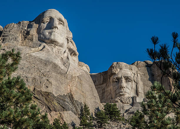 istock Washington and Lincoln carvings at Mount Rushmore 490775404