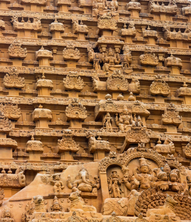Elemento de bas-tirones templo Brihadishwara, India, Tamil Nadu photo
