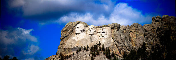 panorama z prezesów na mount rushmore w stan dakota południowa - mt rushmore national monument south dakota president day zdjęcia i obrazy z banku zdjęć