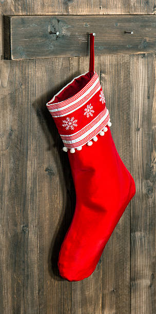 meia de natal. meia vermelho com flocos de neve de santa presentes - silk stockings imagens e fotografias de stock