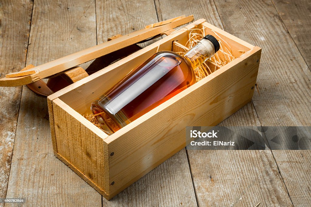 https://media.istockphoto.com/id/490782864/photo/gift-box-wooden-crate-barrel-whisky-bourbon-liquor-whiskey-bottle.jpg?s=1024x1024&w=is&k=20&c=RDGDCKkKG3YPnp1BvwvFdL7sbbHS_epx1leFFnPUJ9o=