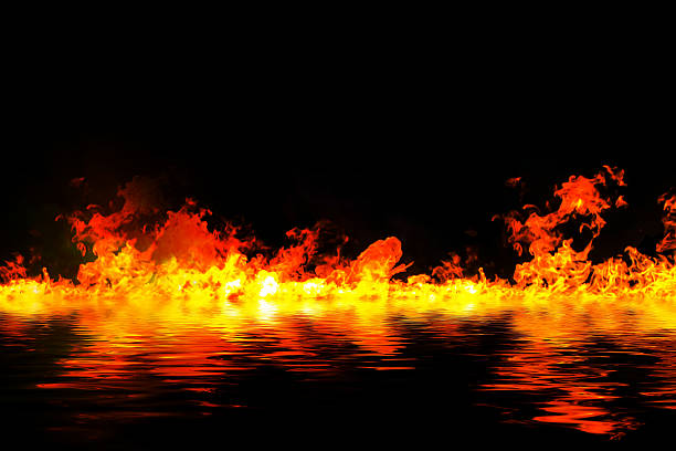 fantastico fuoco fiamme con riflessione acqua, su uno sfondo nero - reflection on the water foto e immagini stock