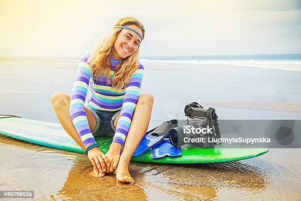 Schöne Optimistisch Surf Fotograf Mädchen Stockfoto und mehr Bilder von 2015 - 2015, Asien, Ausrüstung und Geräte