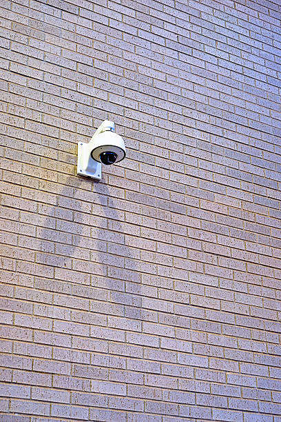 überwachungskamera - vertical security camera security system security stock-fotos und bilder