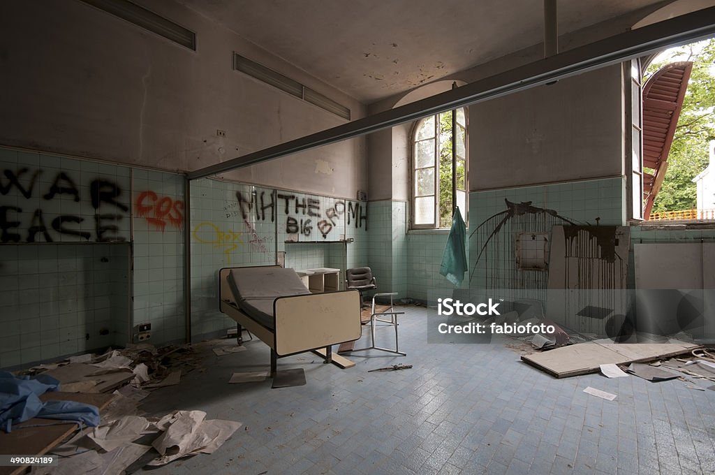 Abbandonato Ospedale psichiatrico - Foto stock royalty-free di Abbandonato