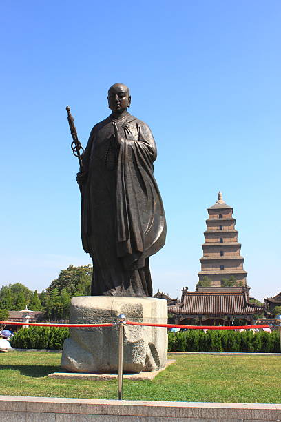 xi'an gran pagoda del ganso salvaje - xian great wild goose pagoda pagoda china fotografías e imágenes de stock