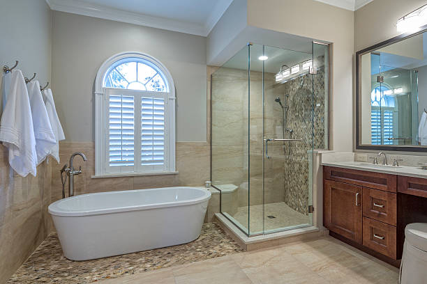 리모델링된 마스터 욕실 - glass showcase interior bathroom shower 뉴스 사진 이미지
