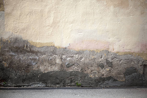 istock Grunge city background with old wall and asphalt 490880713