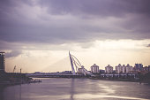vintage-seri-wawasan-bridge-auf-dunklen-himmel-putrajaya-malaysia.jpg?b=1&s=170x170&k=20&c=GTKH3H5ZR7uqePzXLWDzLw_RsqTKEGQZOmVKHWrcD-Y=
