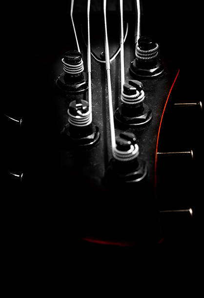 베이스 기타 headstock (저해상 암호키, 얕은 심도 - low key audio 뉴스 사진 이미지
