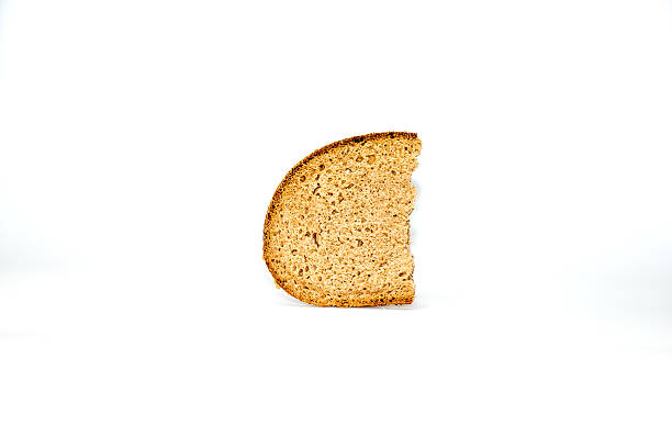 スライスの背景に白のパンと影 - graubrot ストックフォトと画像