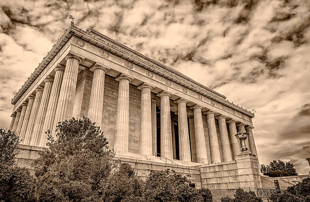 istock Lincoln Memorial Low Angle Duotone Sepia 490890656
