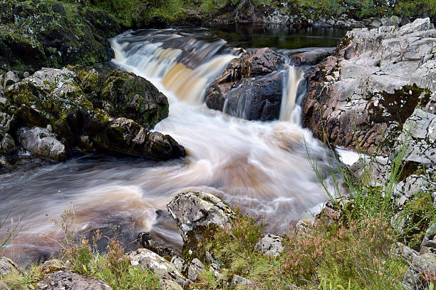маленький шотландский река в сельских дамфрис и галлоуэй - wigtownshire стоковые фото и изображения