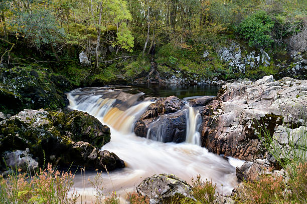 kleine schottische river in ländlichen verwaltungsbehörde dumfries and galloway - wigtownshire stock-fotos und bilder