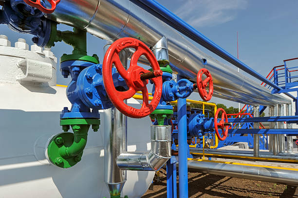 istock Handle gate valve with steel pipe on gas compressor station 490915270