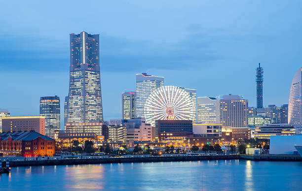istock Yokohama Skyline dusk 490923943