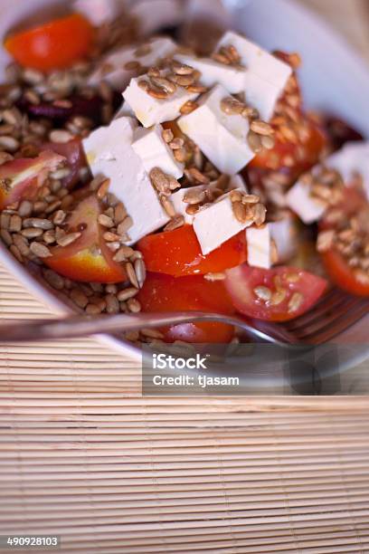 Saludable Ensalada De Queso De Cabra Foto de stock y más banco de imágenes de Ensalada - Ensalada, Semilla de Girasol, Cena