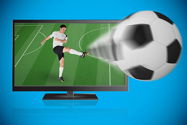 football player in white kicking ball out of tv - fußball heute im fernsehen 個照片及圖片檔